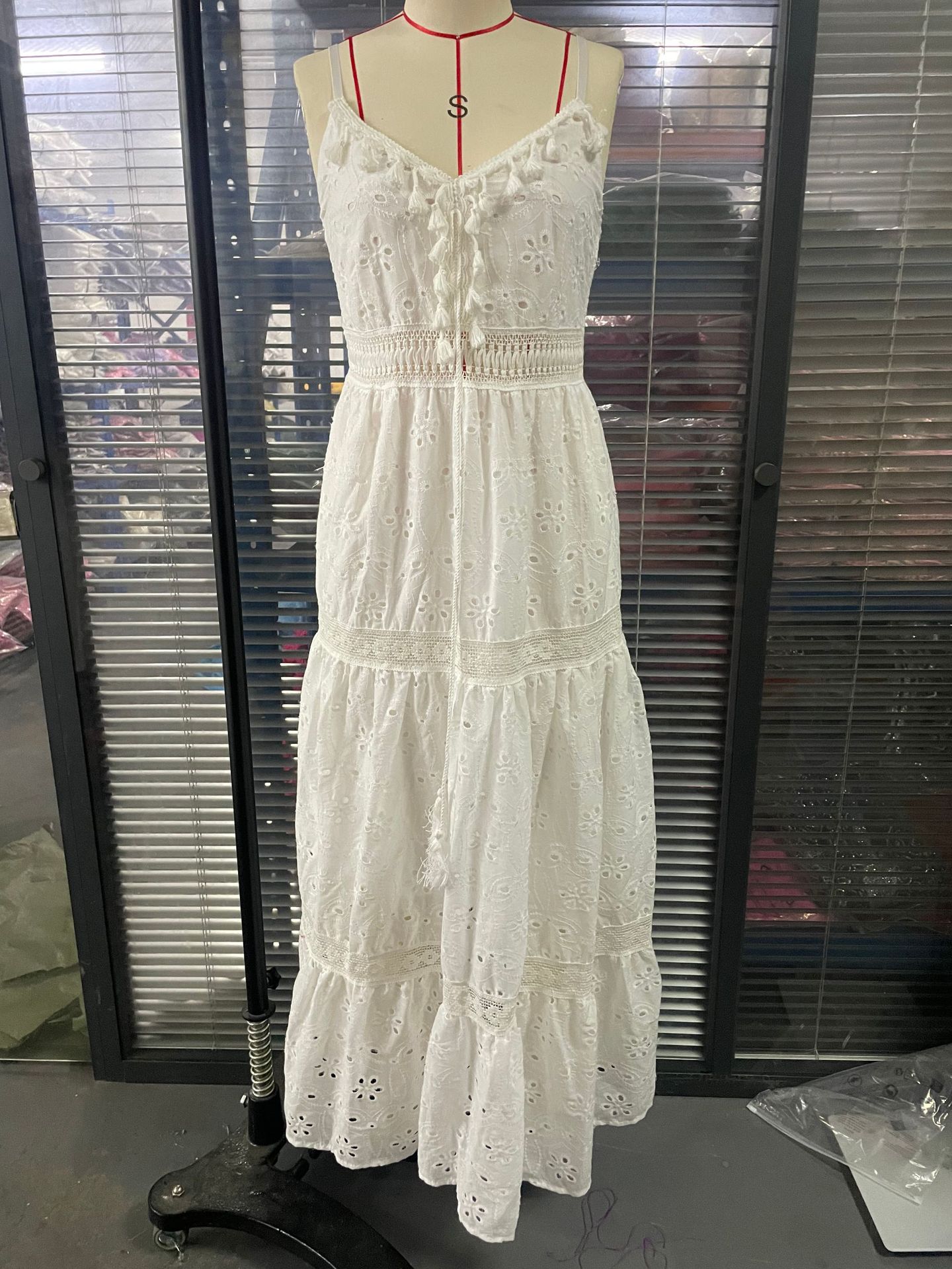 White V-collar Hollow Tassel Embroidered Dress